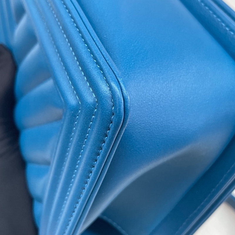 Chanel • 經典松石藍山形紋牛皮Le Boy 25 中號 全配有卡-15