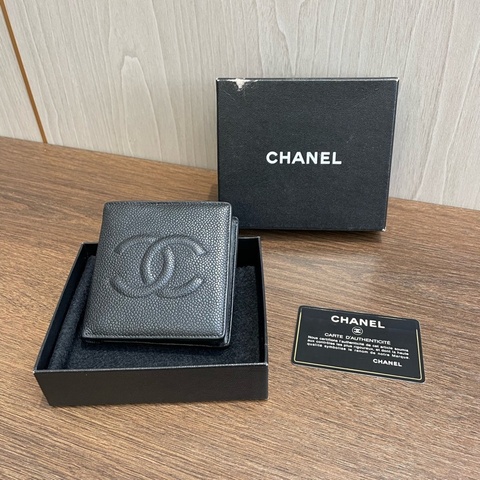 Chanel • 經典大Logo荔枝牛皮對折短夾 男款 全配有盒
