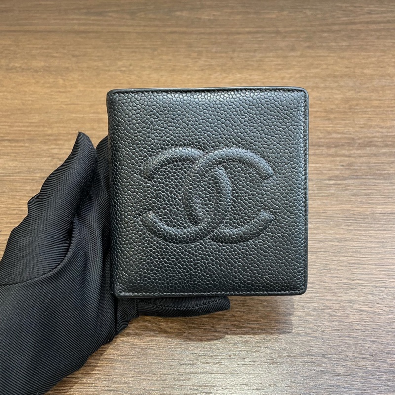 Chanel • 經典大Logo荔枝牛皮對折短夾 男款 全配有盒-1