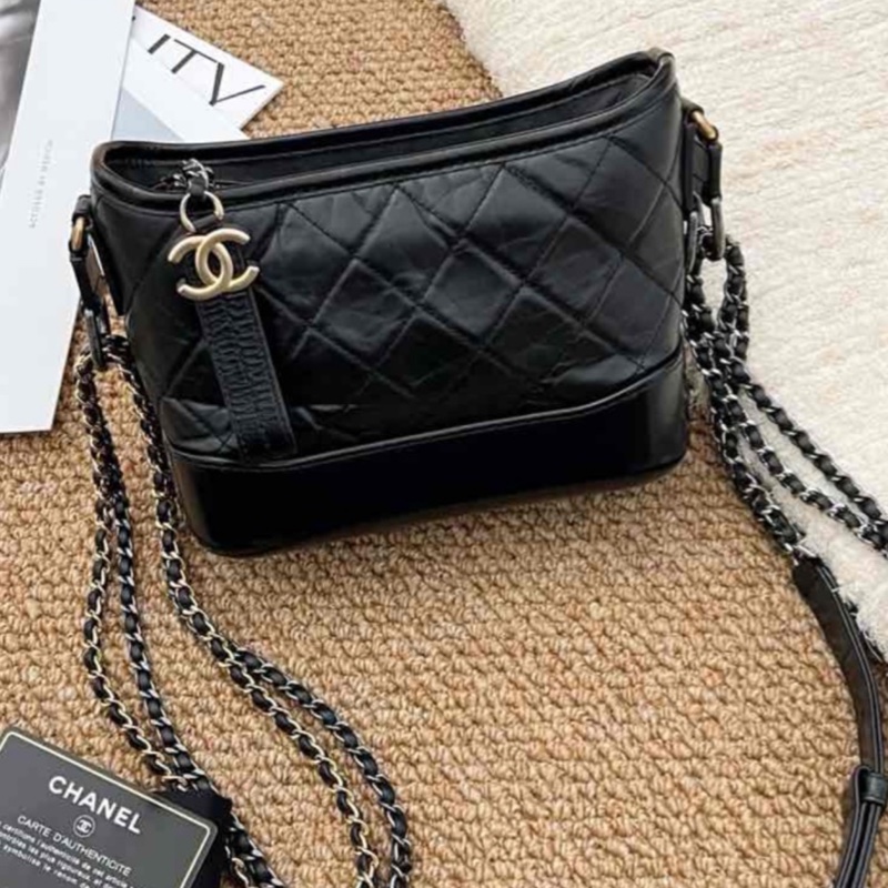 Chanel • Gabrielle 經典黑金牛皮流浪包 小號 有卡-0