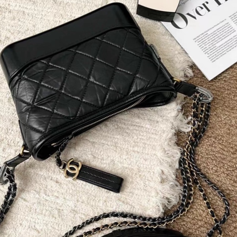 Chanel • Gabrielle 經典黑金牛皮流浪包 小號 有卡-2