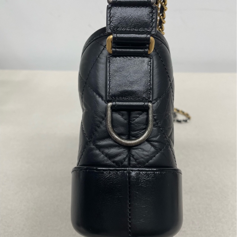 Chanel • Gabrielle 經典黑金牛皮流浪包 小號 有卡-7