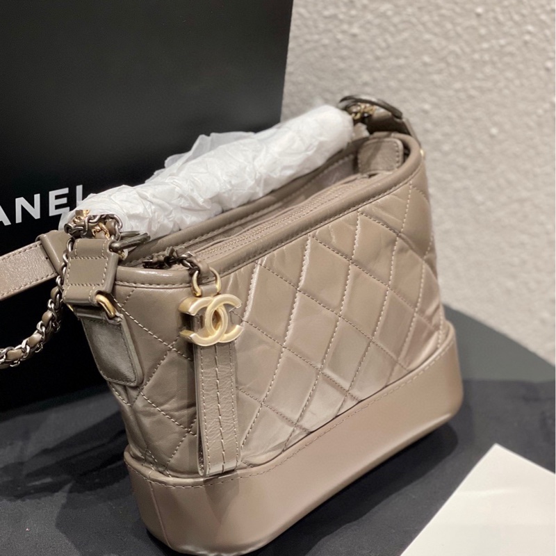 Chanel • Gabrielle 經典大象灰金釦流浪包 全配有卡-1