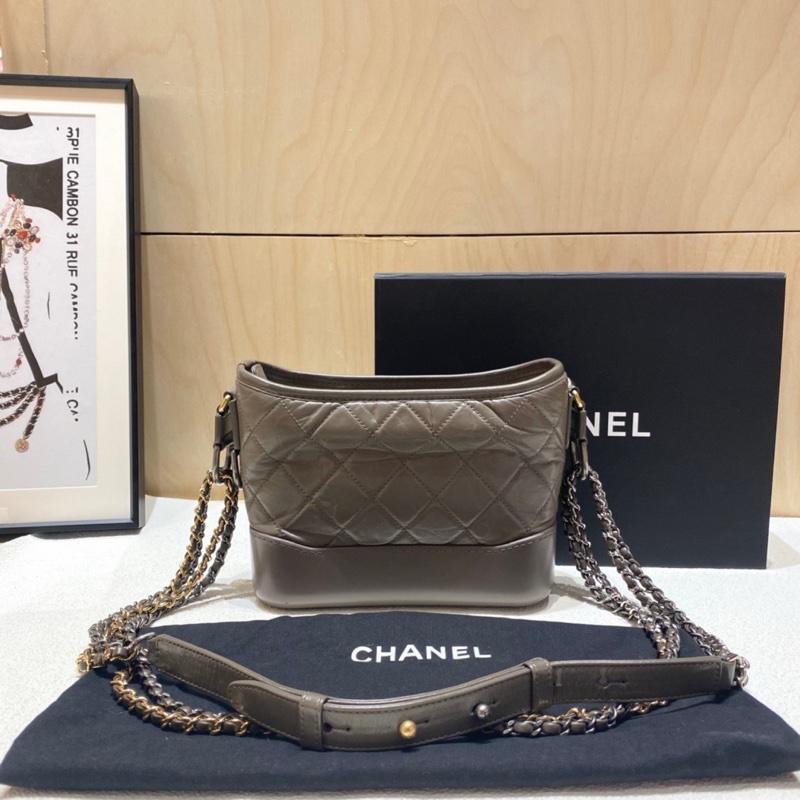 Chanel • Gabrielle 經典大象灰金釦流浪包 全配有卡-3