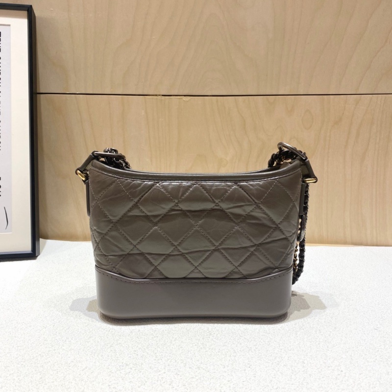Chanel • Gabrielle 經典大象灰金釦流浪包 全配有卡-4