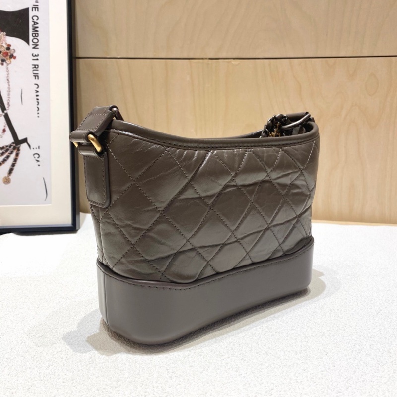 Chanel • Gabrielle 經典大象灰金釦流浪包 全配有卡-5