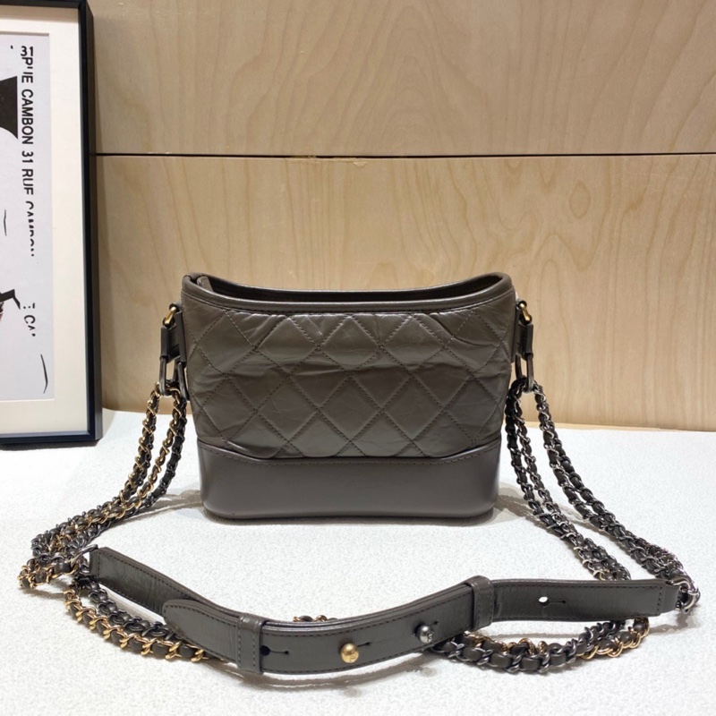 Chanel • Gabrielle 經典大象灰金釦流浪包 全配有卡-9