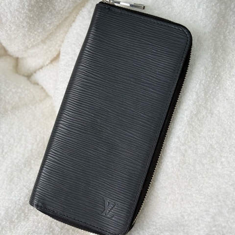 Lv 黑EPI水波紋拉鍊長夾