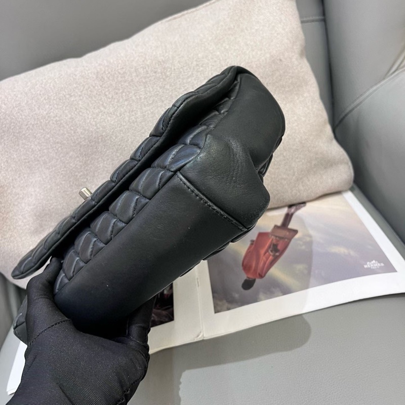 Chanel • 黑銀泡芙牛皮Cf 機場包-5