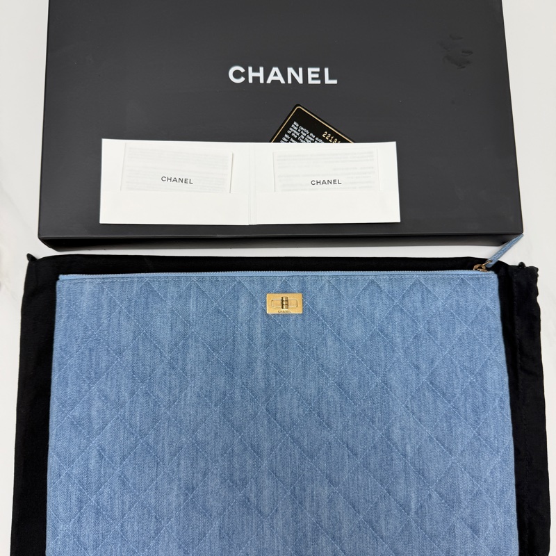 99新未使用品Chanel 2.55 牛仔金扣 大號O’case 手拿包-0