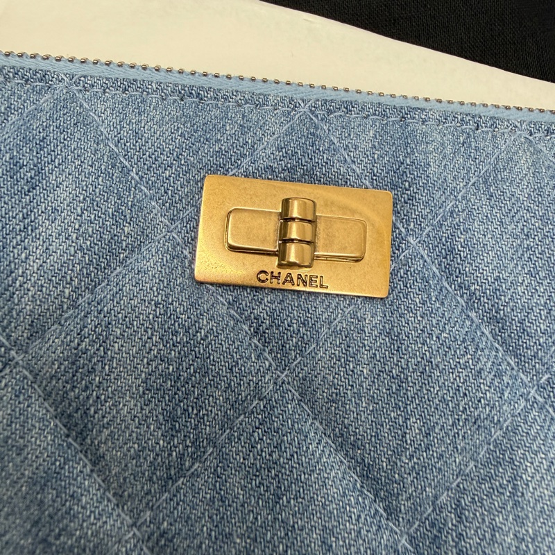 99新未使用品Chanel 2.55 牛仔金扣 大號O’case 手拿包-4