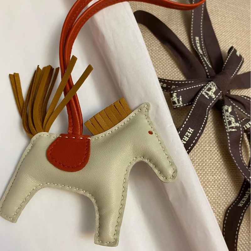 未使用品Hermes Rodeo 小馬 羊毛白-1