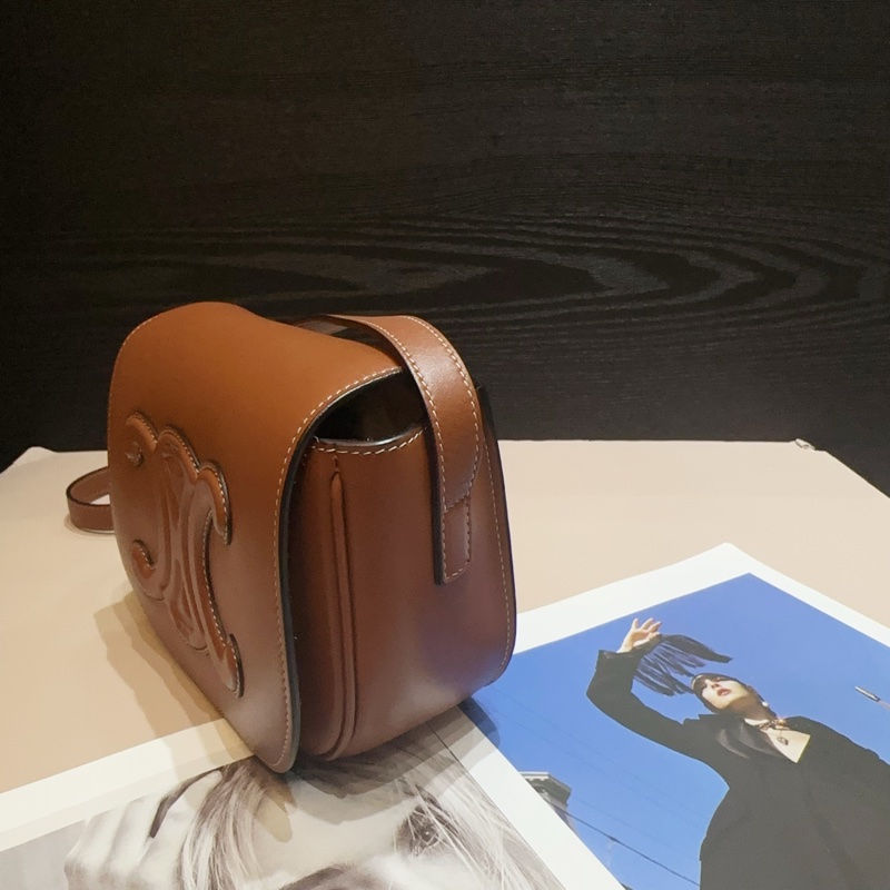 Celine 咖牛皮cuir triomphe folco-3