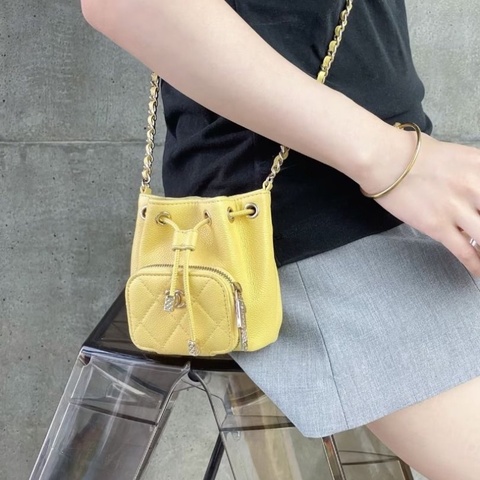 Chanel 小雞黃 荔枝牛皮 抽繩小水桶 芯片款 10*12cm  95新 配件塵袋