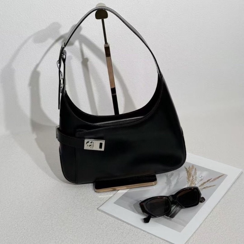 Ferragamo 黑銀扣 牛皮馬蹄扣 Hobo腋下包box亮面31*6*22   9新 配件塵袋-1