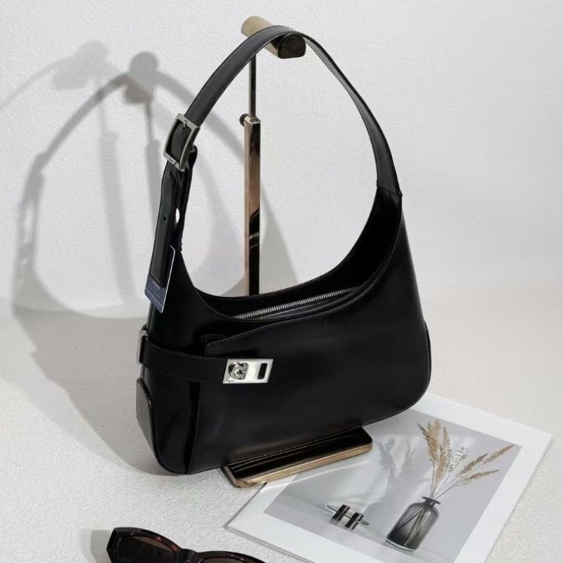 Ferragamo 黑銀扣 牛皮馬蹄扣 Hobo腋下包box亮面31*6*22   9新 配件塵袋-3