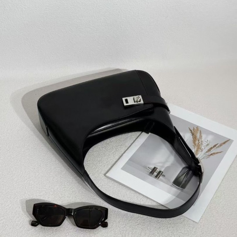 Ferragamo 黑銀扣 牛皮馬蹄扣 Hobo腋下包box亮面31*6*22   9新 配件塵袋-4