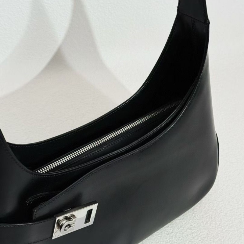 Ferragamo 黑銀扣 牛皮馬蹄扣 Hobo腋下包box亮面31*6*22   9新 配件塵袋-5