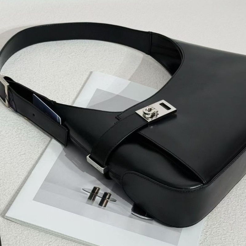 Ferragamo 黑銀扣 牛皮馬蹄扣 Hobo腋下包box亮面31*6*22   9新 配件塵袋-6