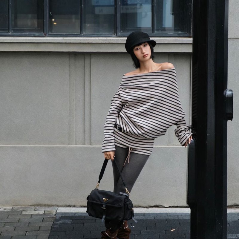 Prada Re-Nylon黑金大號郵差包 黑色 金扣 36*21*16  99新配件保卡 塵袋 說明書 購證-1