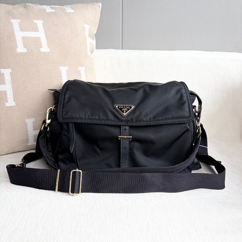 Prada Re-Nylon黑金大號郵差包 黑色 金扣 36*21*16  99新配件保卡 塵袋 說明書 購證-2