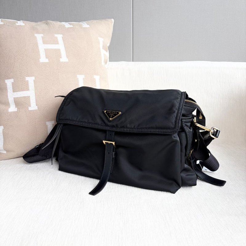 Prada Re-Nylon黑金大號郵差包 黑色 金扣 36*21*16  99新配件保卡 塵袋 說明書 購證-4