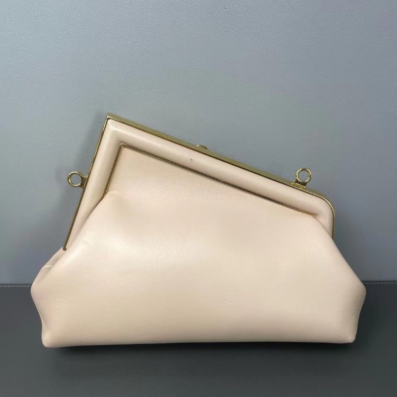 Fendi First F形秀場同款 First夾子包雲朵餃子包有肩帶 手拿肩背均可 22*17*9 9新 配件塵袋-2