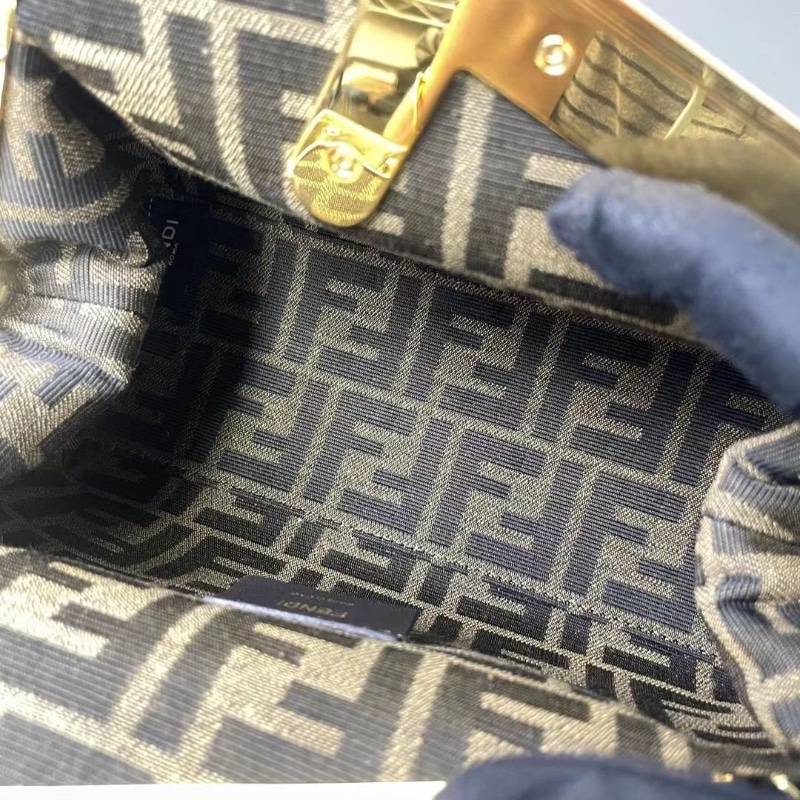 Fendi First F形秀場同款 First夾子包雲朵餃子包有肩帶 手拿肩背均可 22*17*9 9新 配件塵袋-4
