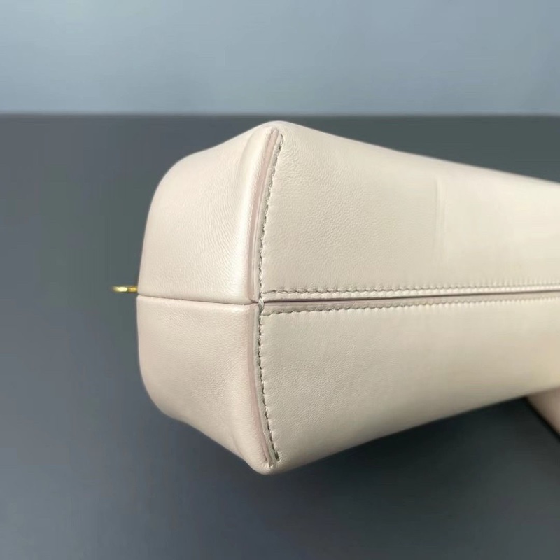 Fendi First F形秀場同款 First夾子包雲朵餃子包有肩帶 手拿肩背均可 22*17*9 9新 配件塵袋-6