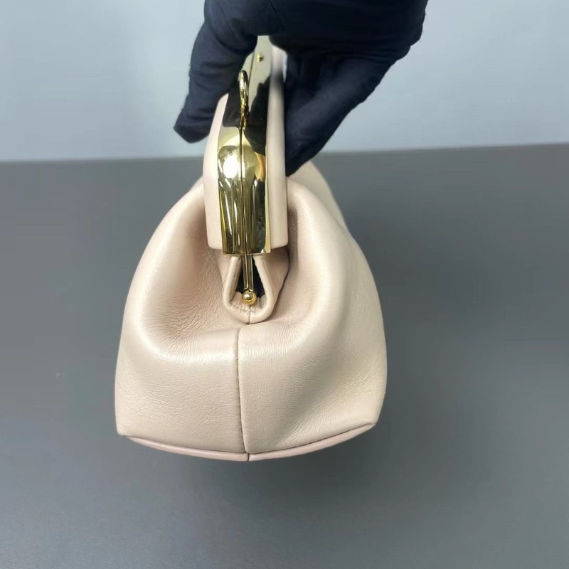 Fendi First F形秀場同款 First夾子包雲朵餃子包有肩帶 手拿肩背均可 22*17*9 9新 配件塵袋-7