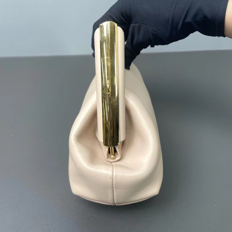 Fendi First F形秀場同款 First夾子包雲朵餃子包有肩帶 手拿肩背均可 22*17*9 9新 配件塵袋-8