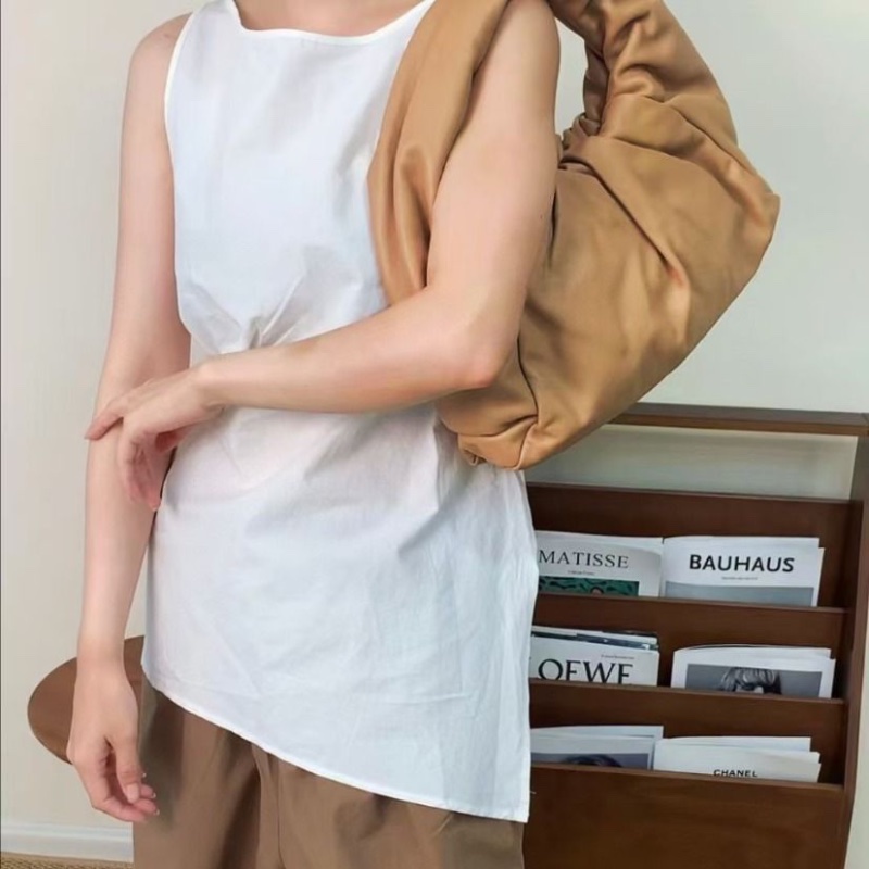 BV shoulder pouch 奶茶色 牛皮 雲朵腋下包 38x17cm 95新 配件塵袋 說明書-0