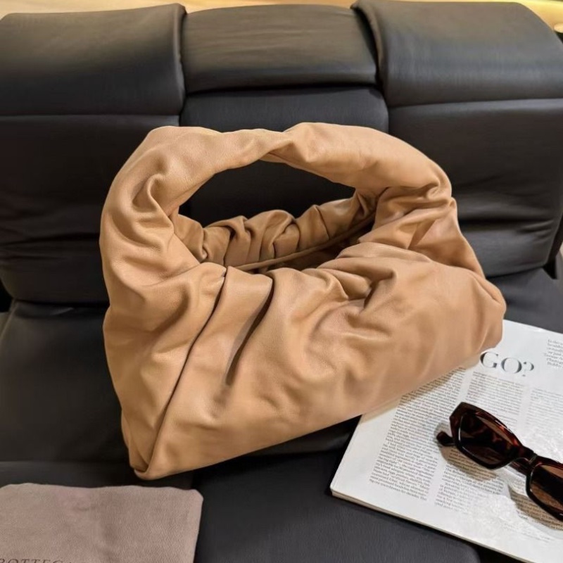 BV shoulder pouch 奶茶色 牛皮 雲朵腋下包 38x17cm 95新 配件塵袋 說明書-4