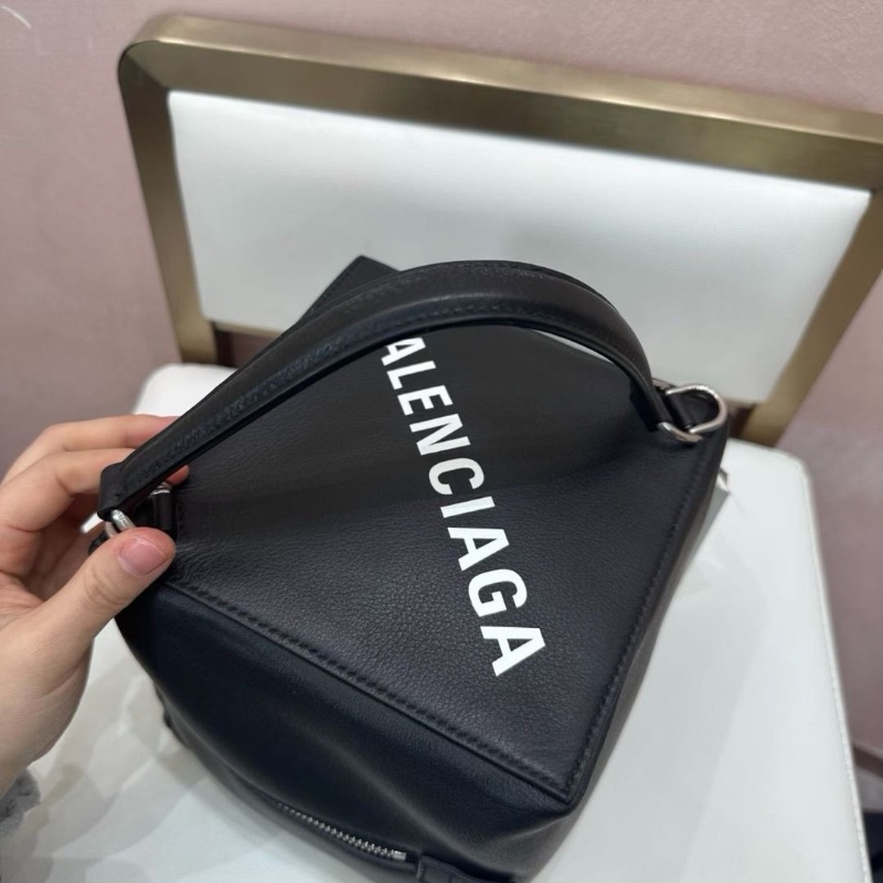 Balenciaga 黑色骰子包手提肩背包16*16*16  95新 配件塵袋-1