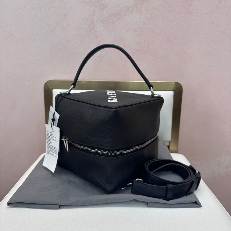 Balenciaga 黑色骰子包手提肩背包16*16*16  95新 配件塵袋-2