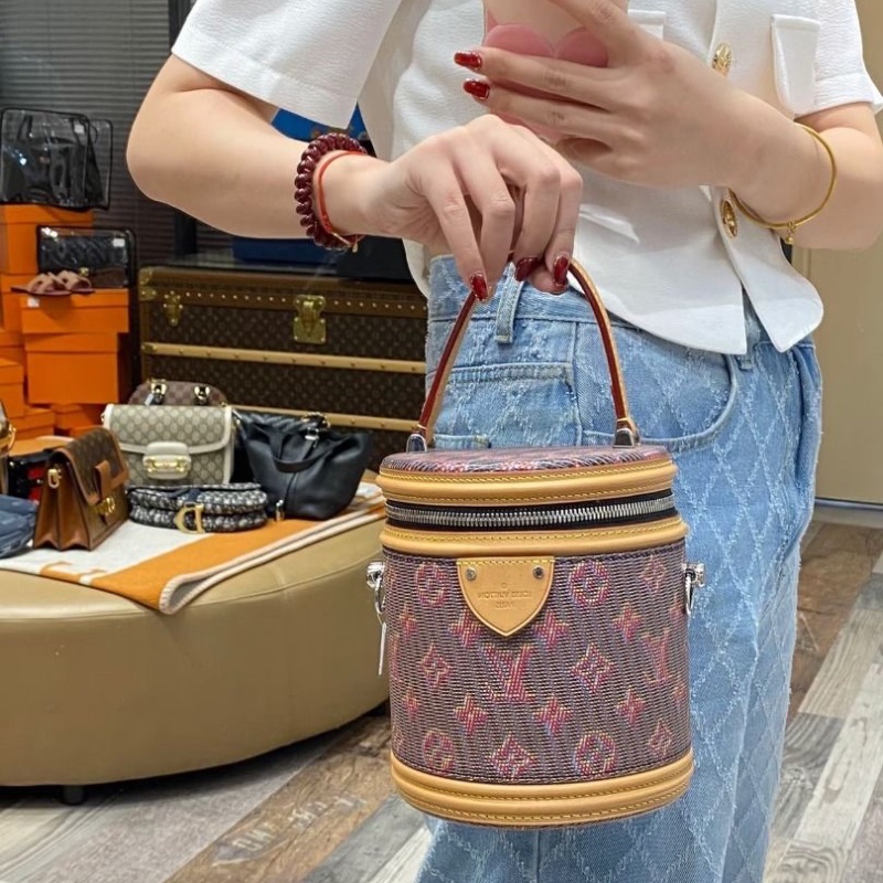 LV Cannes絕版限量幻影 馬賽克發財桶 15×17cm 9新 配件鑰匙鎖肩帶 塵袋-0