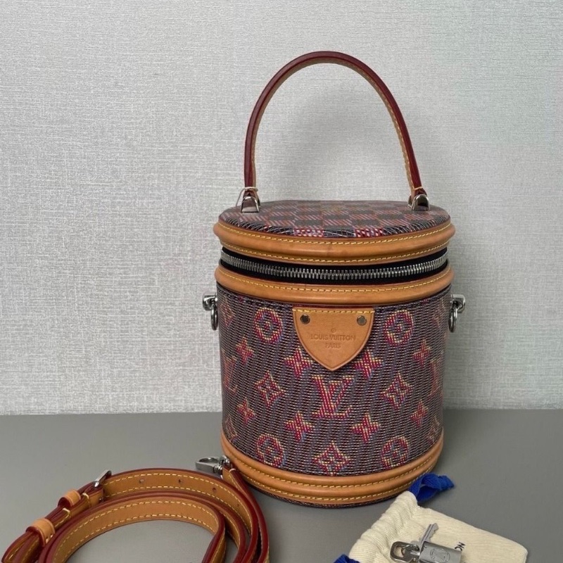 LV Cannes絕版限量幻影 馬賽克發財桶 15×17cm 9新 配件鑰匙鎖肩帶 塵袋-1