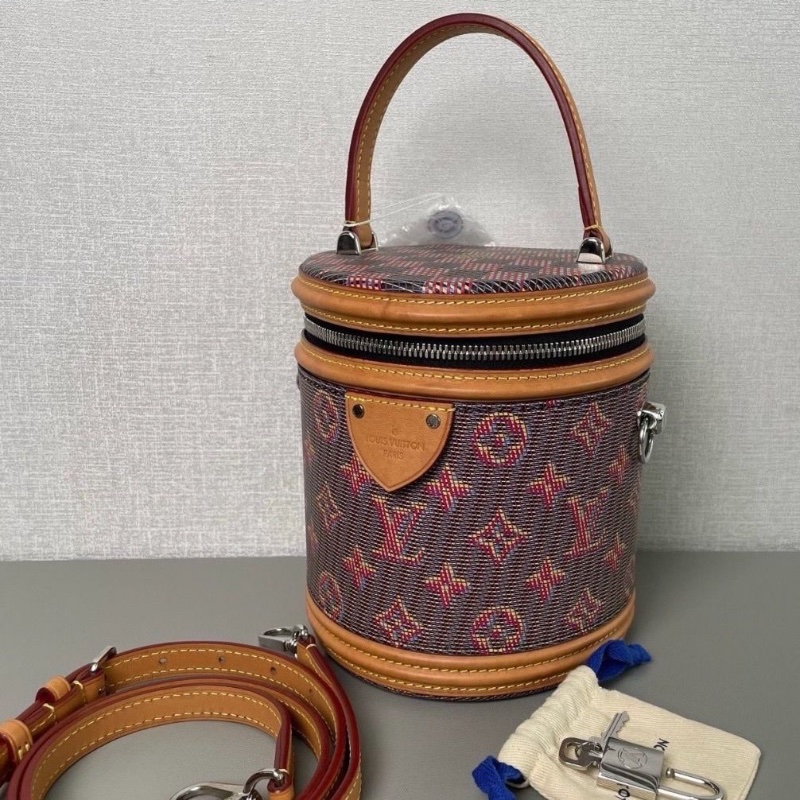 LV Cannes絕版限量幻影 馬賽克發財桶 15×17cm 9新 配件鑰匙鎖肩帶 塵袋-3