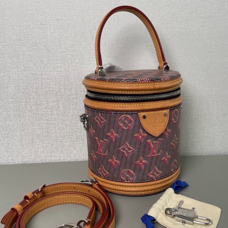 LV Cannes絕版限量幻影 馬賽克發財桶 15×17cm 9新 配件鑰匙鎖肩帶 塵袋-7