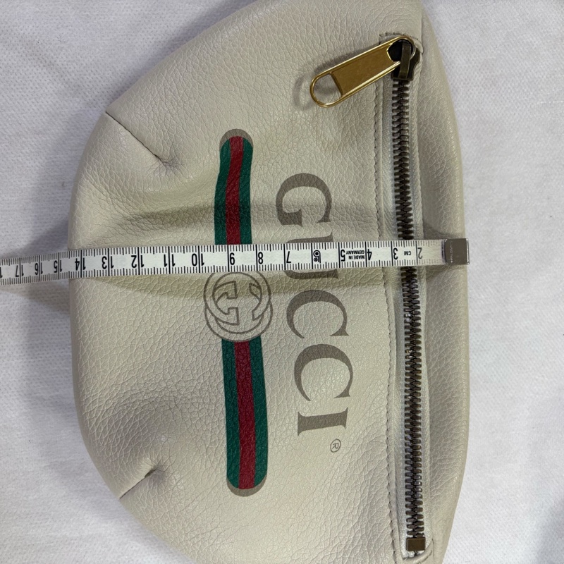 出清價專櫃熱賣款正品✨ GUCCI 古馳 經典印花LOGO綠紅綠條紋設計牛皮拉鍊胸包/腰包(米白)-12