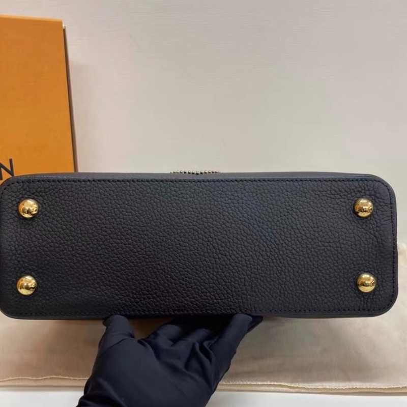 LV 限定黑金釘珠capucines系列肩背包31*20*11  9新 配件塵袋-2