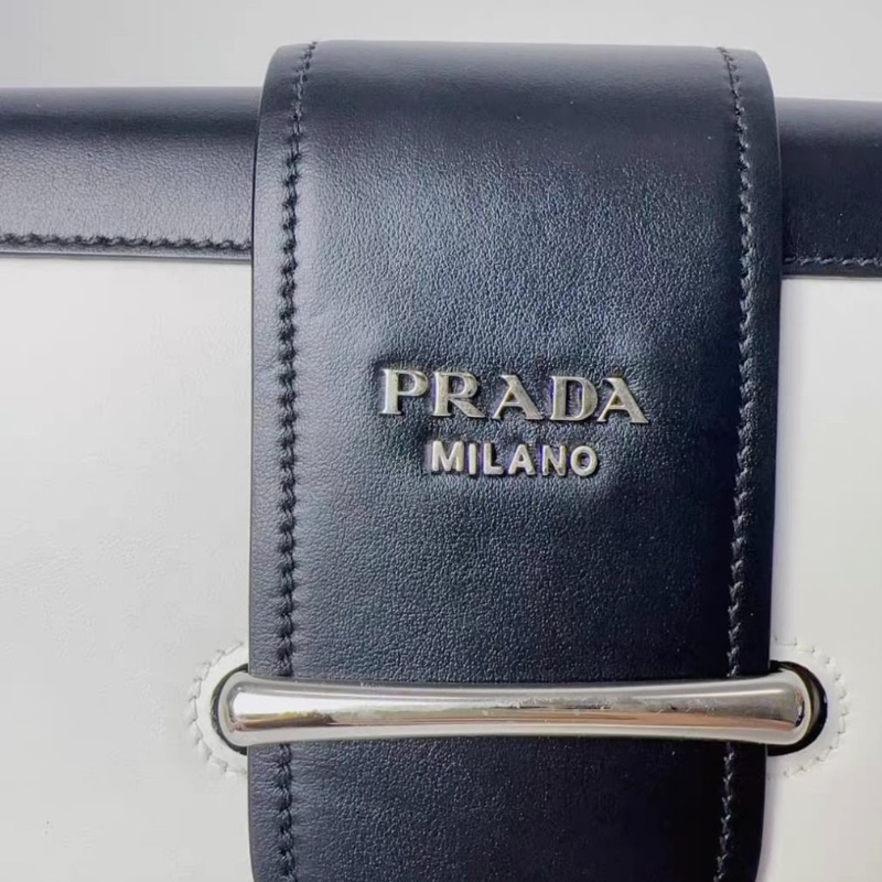 PRADA Sidonie走秀款熊貓配色 28*15*4  9新 配件塵袋 肩帶-3