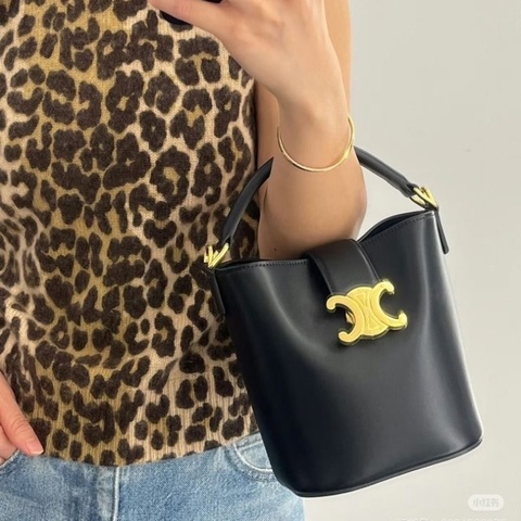 Celine 新款mini bucket Louise全皮黑金薯條小水桶包 13*15.5*10 9新 配件肩帶 塵袋 盒子