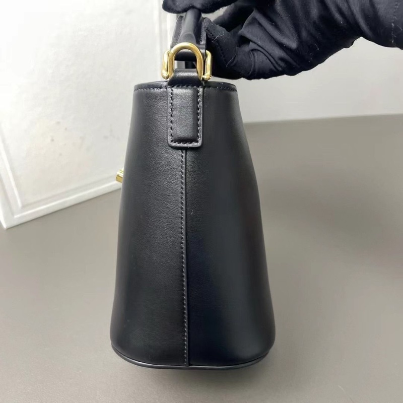 Celine 新款mini bucket Louise全皮黑金薯條小水桶包 13*15.5*10 9新 配件肩帶 塵袋 盒子-7