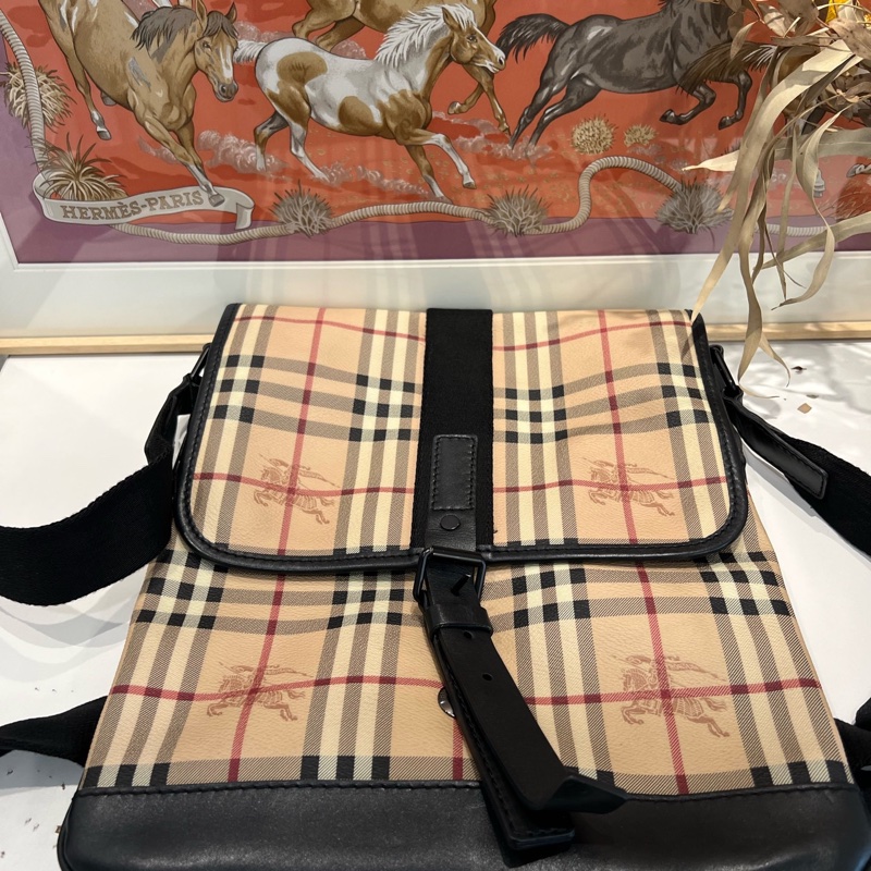 burberry/巴寶莉 經典戰馬紋單肩斜挎包 男女同款 29×33-4