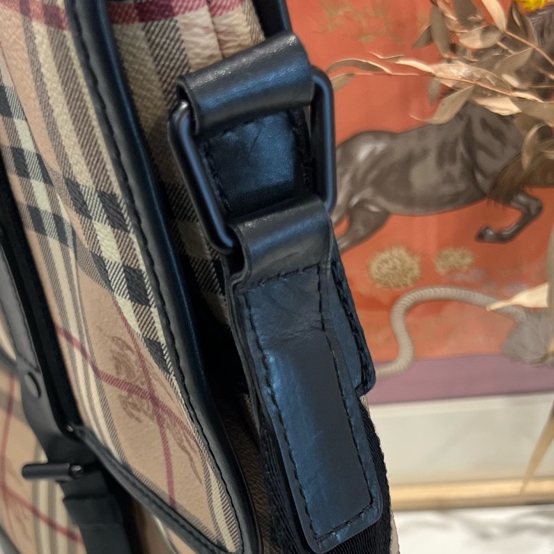 burberry/巴寶莉 經典戰馬紋單肩斜挎包 男女同款 29×33-7