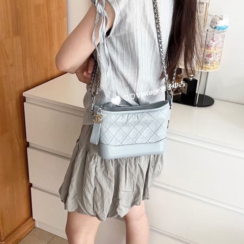 Chanel 流浪包小號嬰兒藍 金扣 牛皮 芯片款 18*16*8  95新 配件塵袋