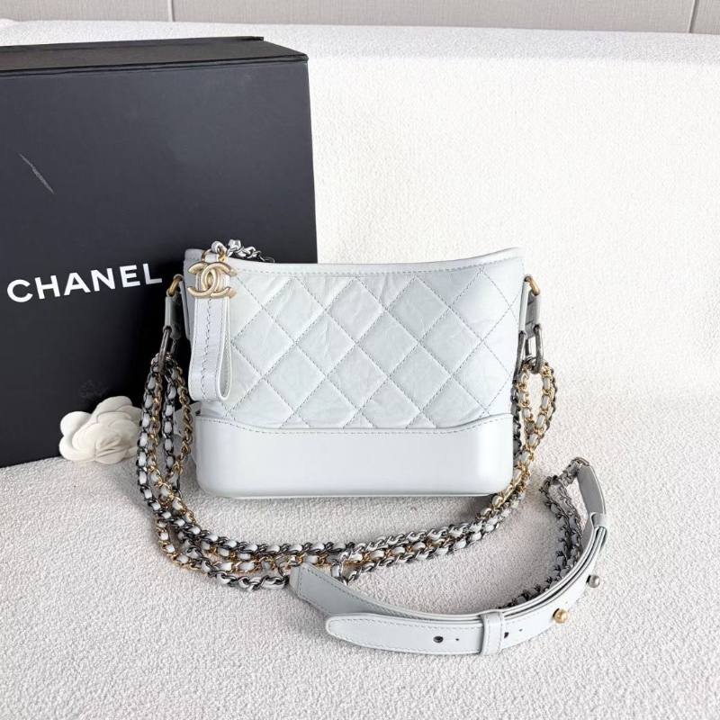 Chanel 流浪包小號嬰兒藍 金扣 牛皮 芯片款 18*16*8  95新 配件塵袋-2