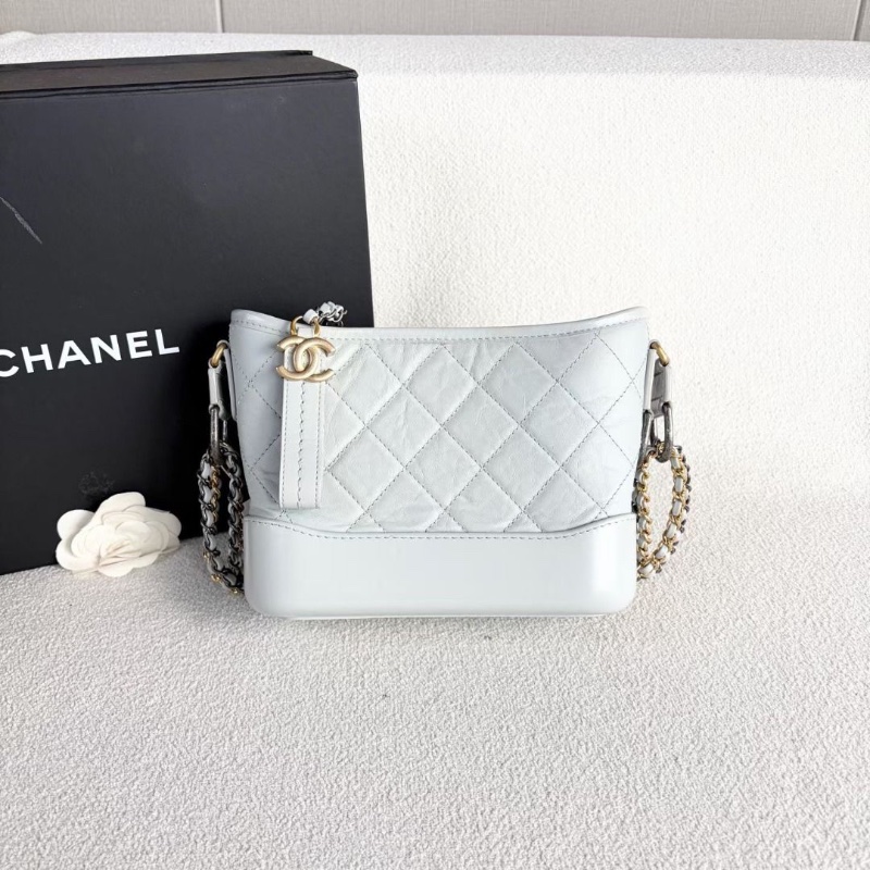 Chanel 流浪包小號嬰兒藍 金扣 牛皮 芯片款 18*16*8  95新 配件塵袋-4