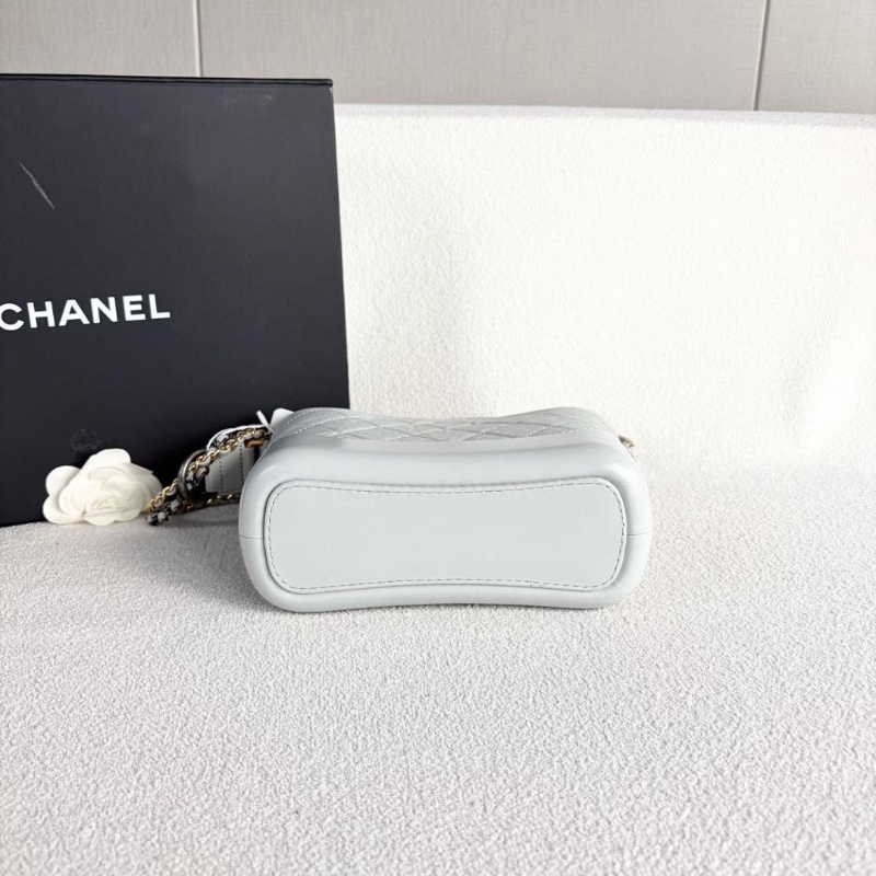 Chanel 流浪包小號嬰兒藍 金扣 牛皮 芯片款 18*16*8  95新 配件塵袋-5